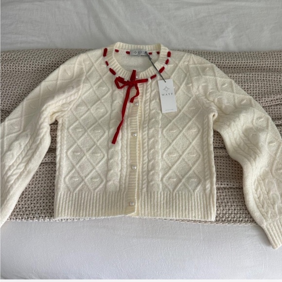 Wayf Sweater - Picture 1 of 3
